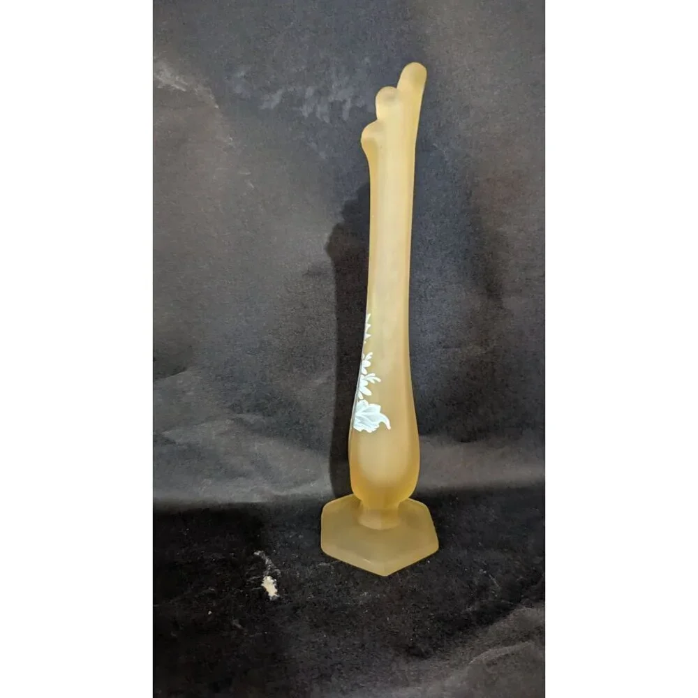 Vintage Westmoreland Yellow Mist with Daisy Decal Swung ‎ vase